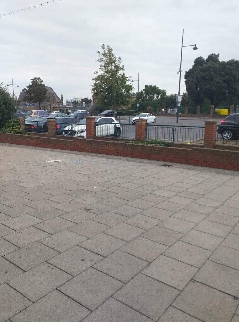 EVENTS/CHURCH D1/F1/D2/F2 HALL 200-300 SEATER TO RENT in ERITH TO LET-SHARED USE AT £995 PER MONTH 