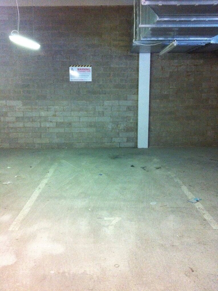 SECURE 24/7 UNDERCOVER PARKING - business district off Leeds Street, L3 2BB (4793)