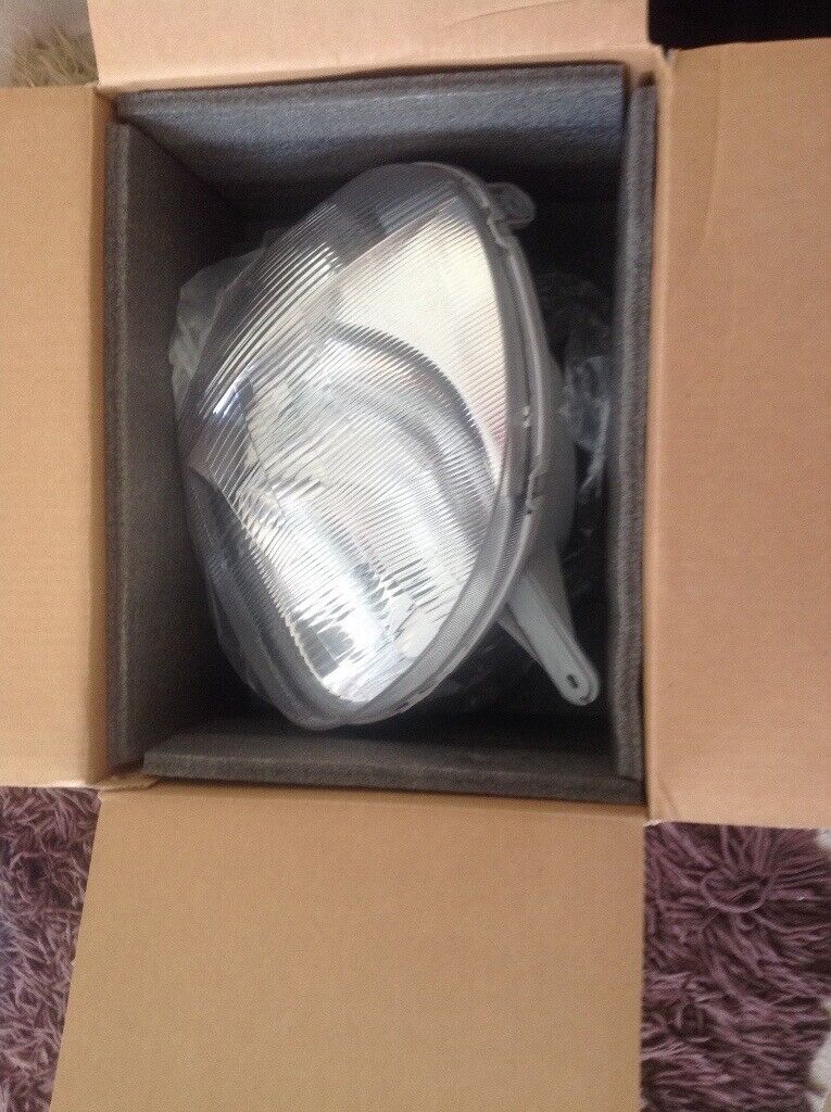Hyundai head lamp RH
