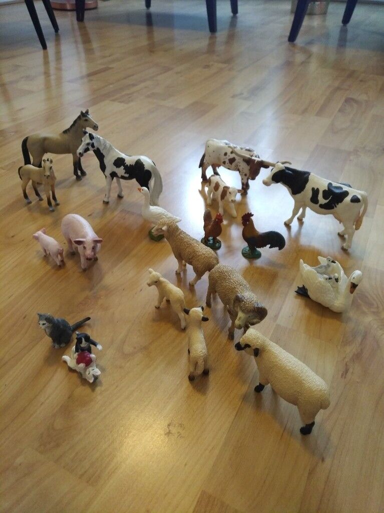 Le Toy Van farm hardly used  wooden toy 