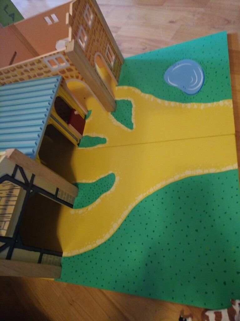 Le Toy Van farm hardly used  wooden toy 