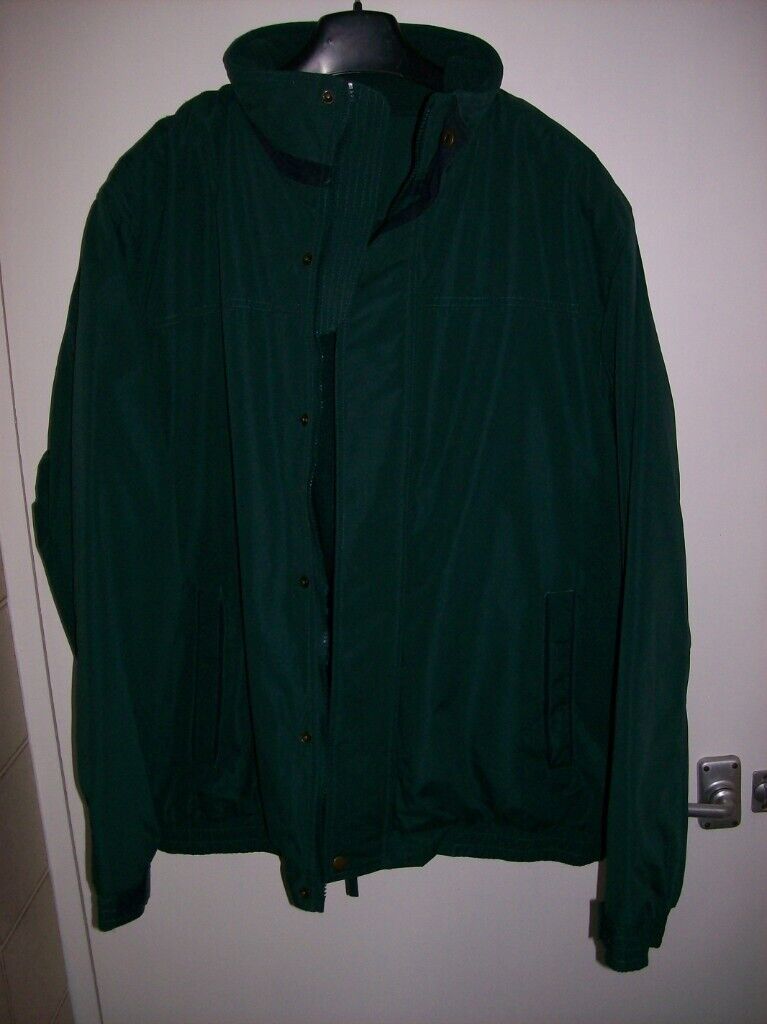 Bottle Green Short Jacket with minor Navy Blue trim (Unused) Size 38/40 RefC151/2 C151/2