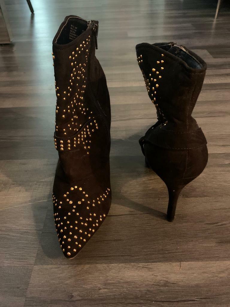 image for BLACK SUEDE BOOTS 