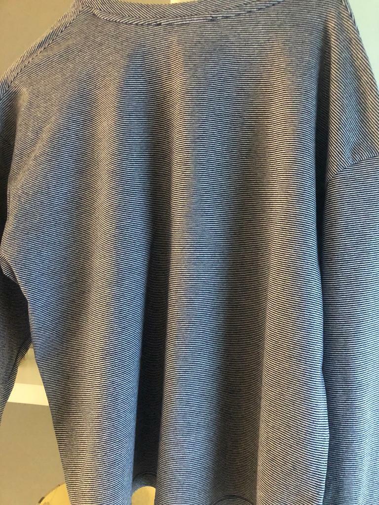 Top Size L approx 12