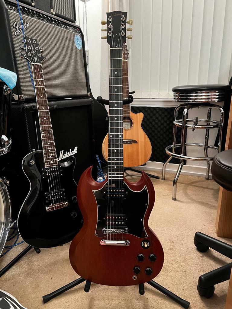 GIBSON SG SPECIAL - HISCOX HARD CASE - PRICED TO SELL | in Bearsden ...