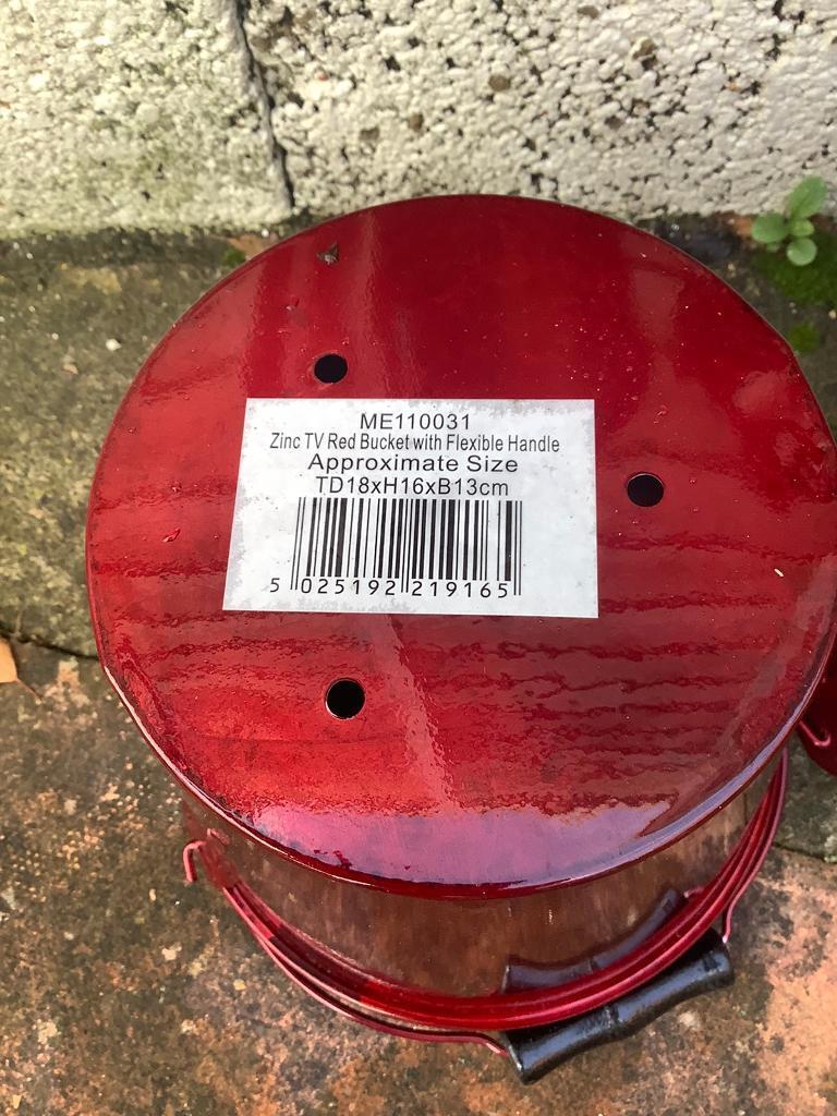 Calipsa Zinc Red Bucket With Flexible Handles 