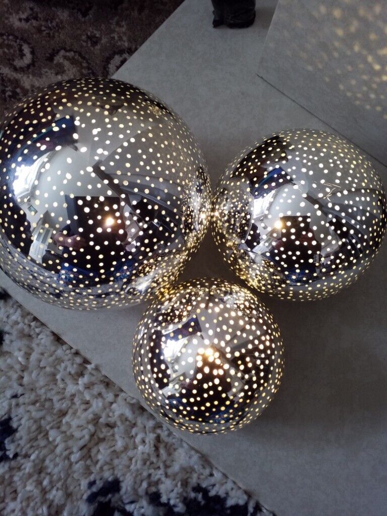 K BY KELLY HOPPEN .. ELEGANT SILVER SPHERES .. BRAND NEW!!
