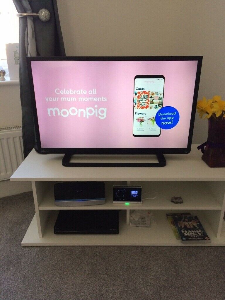 Toshiba tv. 32inch led full hd tv built in free view...