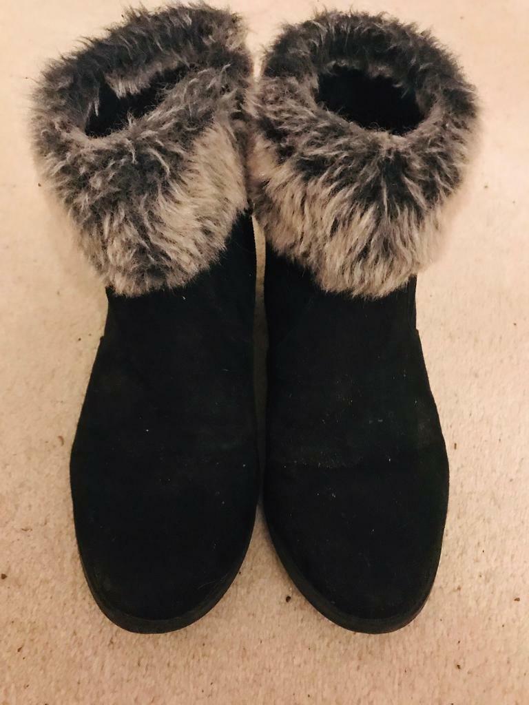 image for Girls Size 3 Boots 💕