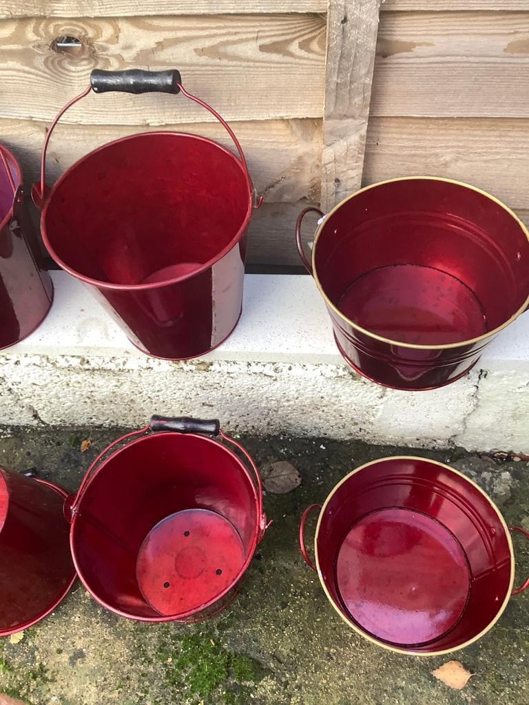 Calipsa Zinc Red Bucket With Flexible Handles 