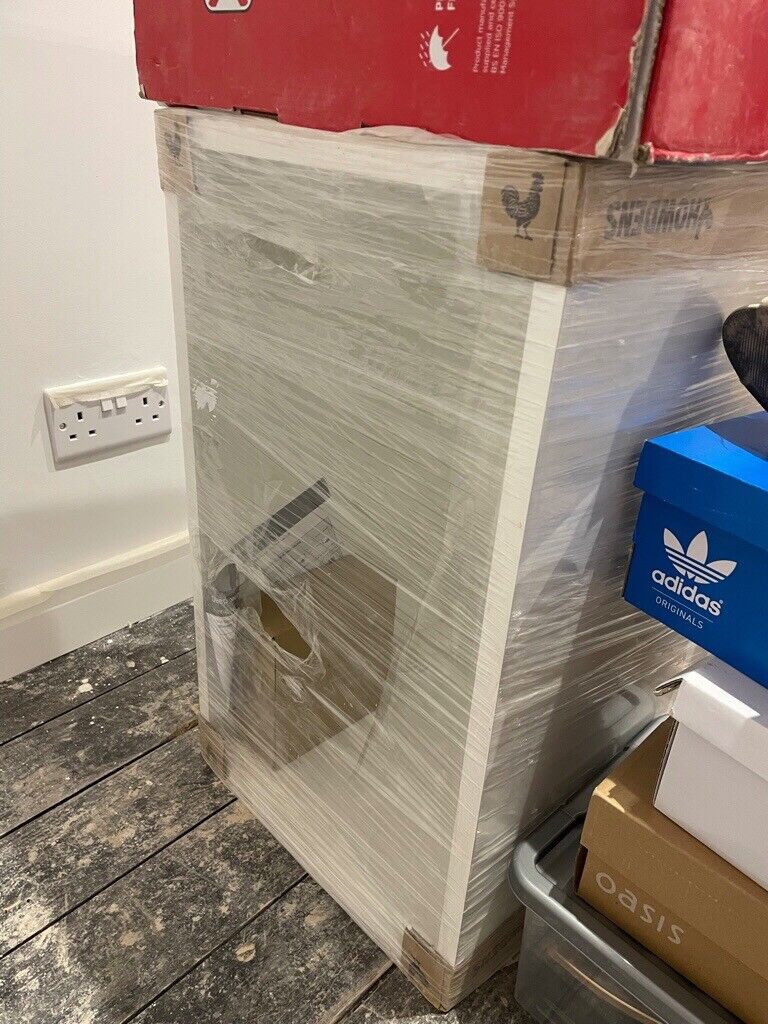 Howdens’ kitchen unit/cupboard