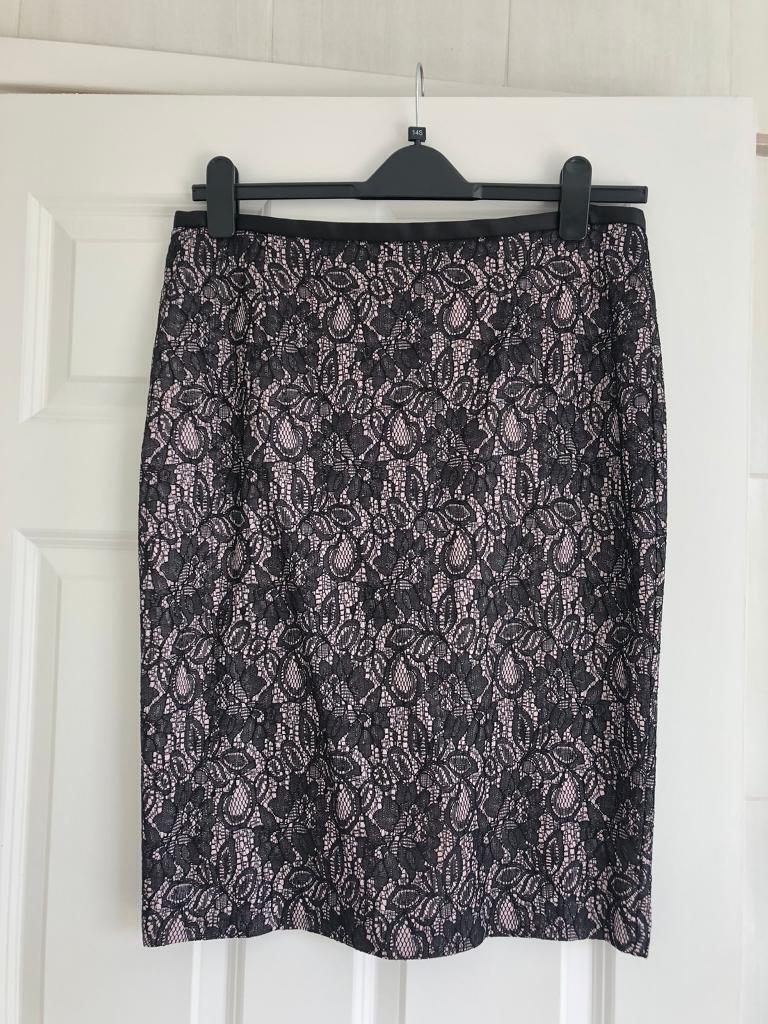 Ladies M&S AUTOGRAPH Black,Fully Lined Lace Skirt
