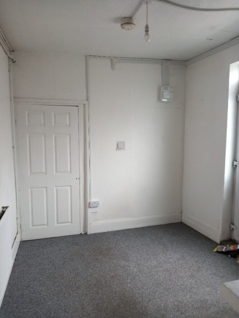 **TO LET** 1 BEDROOM APARTMENT**NORTH ROAD**DSS ACCEPTED**NO DEPOSIT **