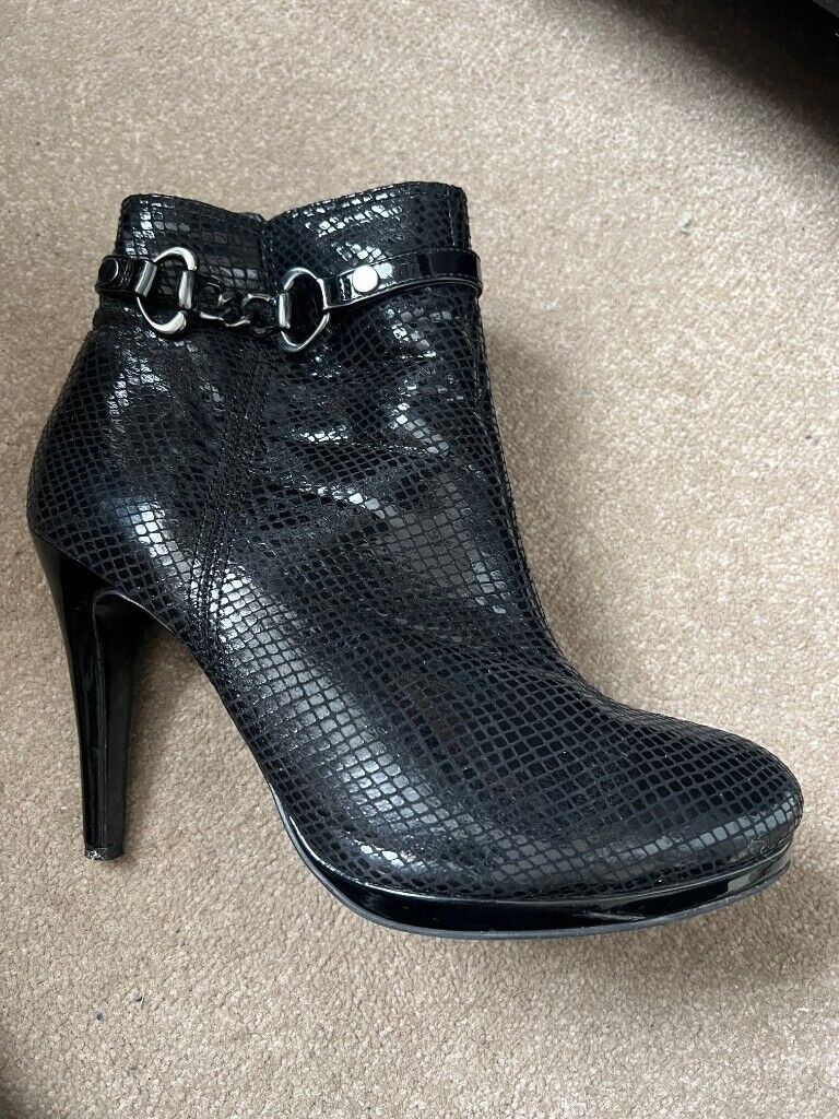 Star by Julien MacDonald ladies boots in excellent condition, size 7 
