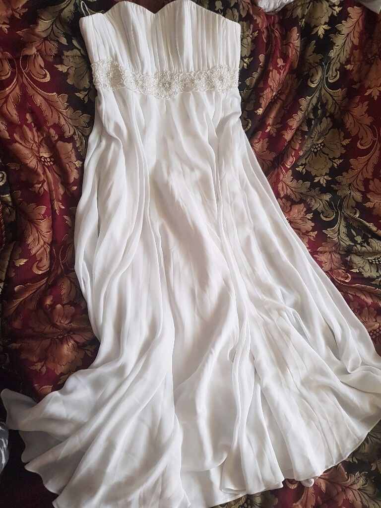 Wedding dress size m perfect for beach weddings
