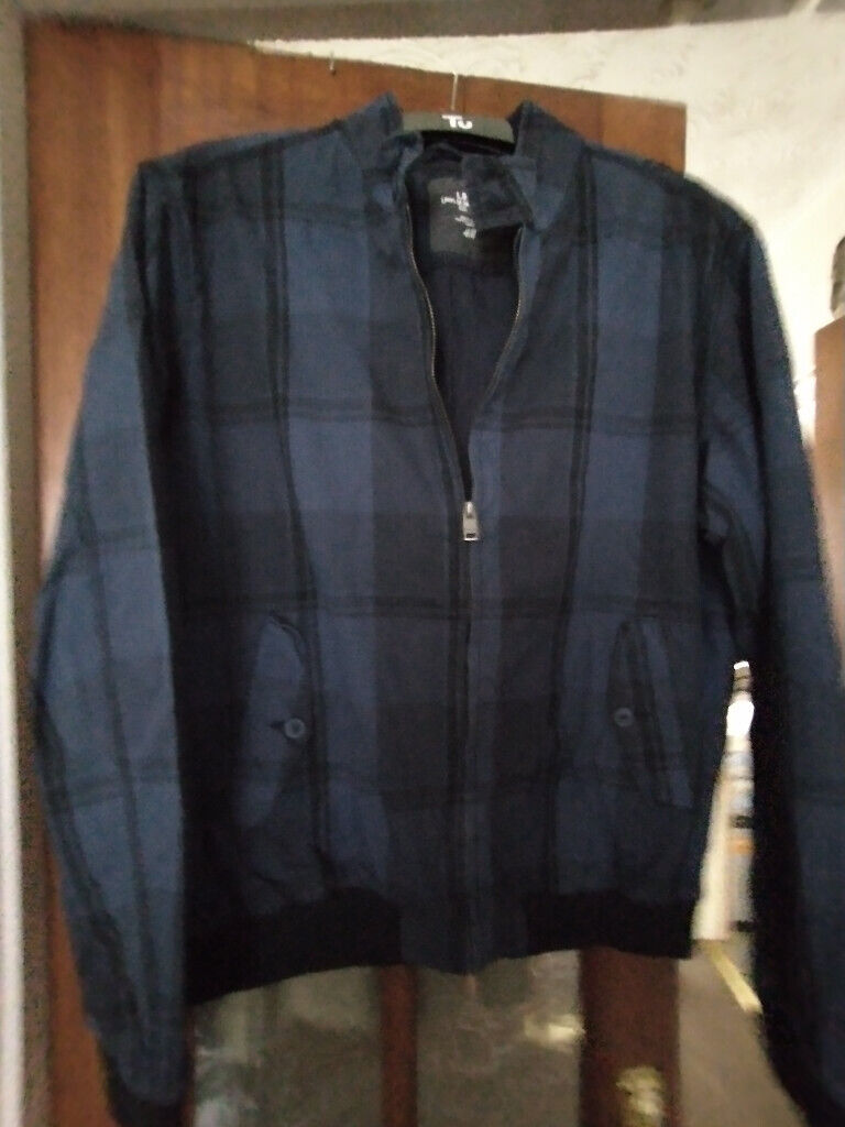 MENS SHORT CASUAL JACKET. H & M. 40 INCH CHEST APPROX.