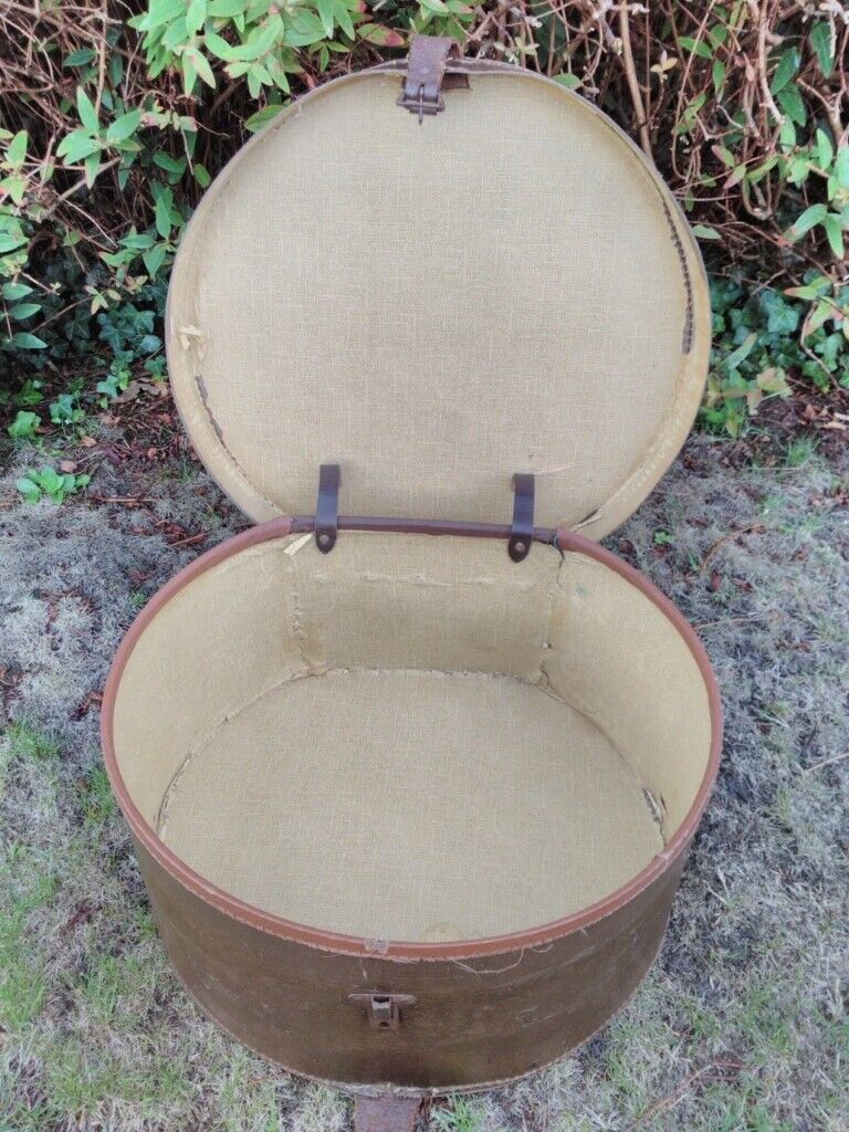  Hat boxes
