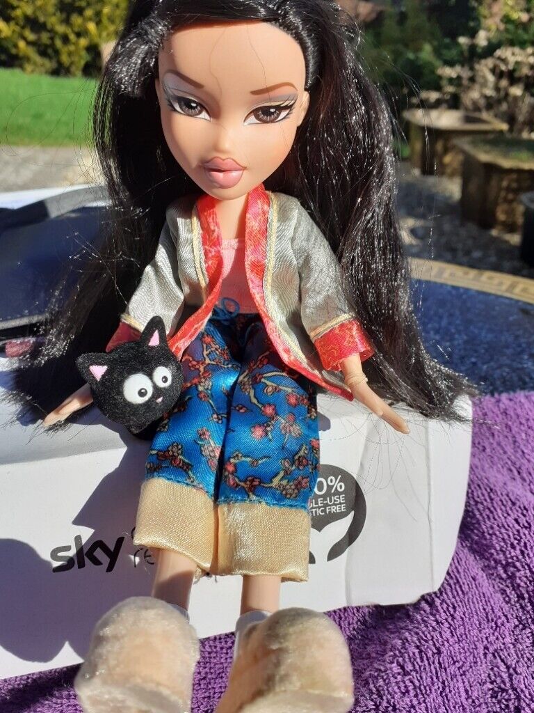 BRATZ Rare Jade Sleep-0ver Doll with small Petz 2006