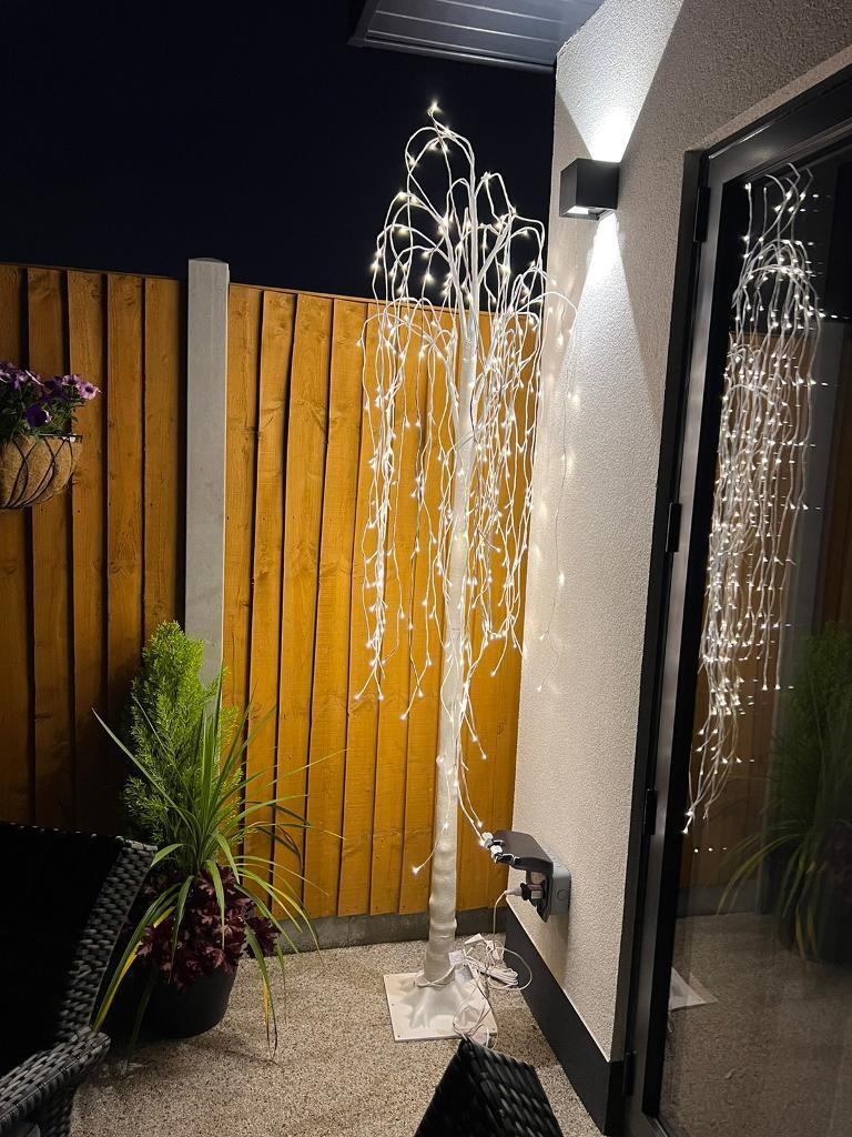 Light up tree for  indoors and outdoors use