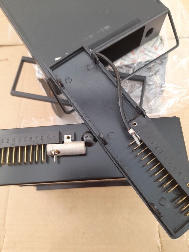 CLASSIC CAR RADIO SLIDE OUT MOUNT CASE