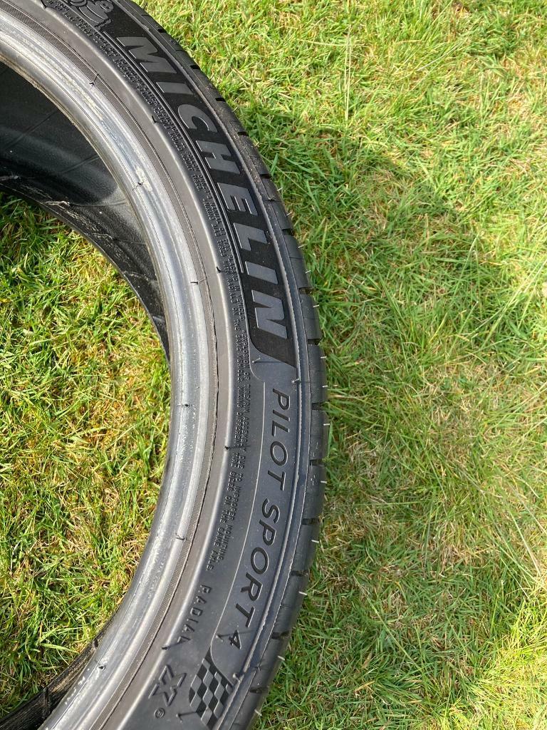 Michelin Pilot Sport 4 tyre, 235/40ZR18