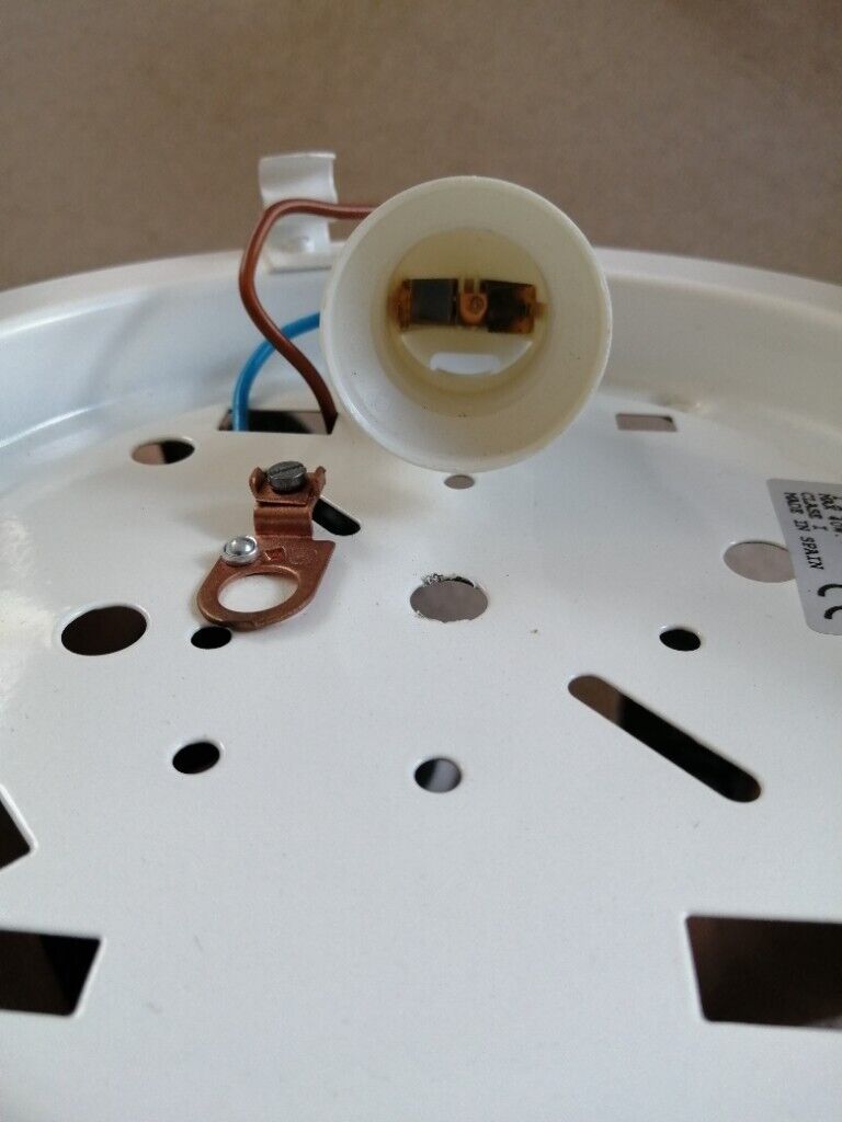 Circle white fitted ceiling light