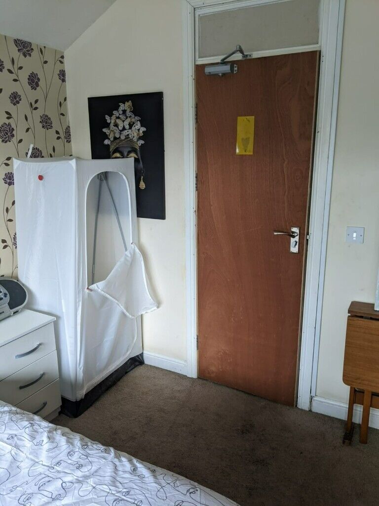  *EMERGENCY ACCOMMODATION*DOUBLE ROOM in NASH SQUARE B42*ALL DSS ACCEPTED***SEE DESCRIPTION*