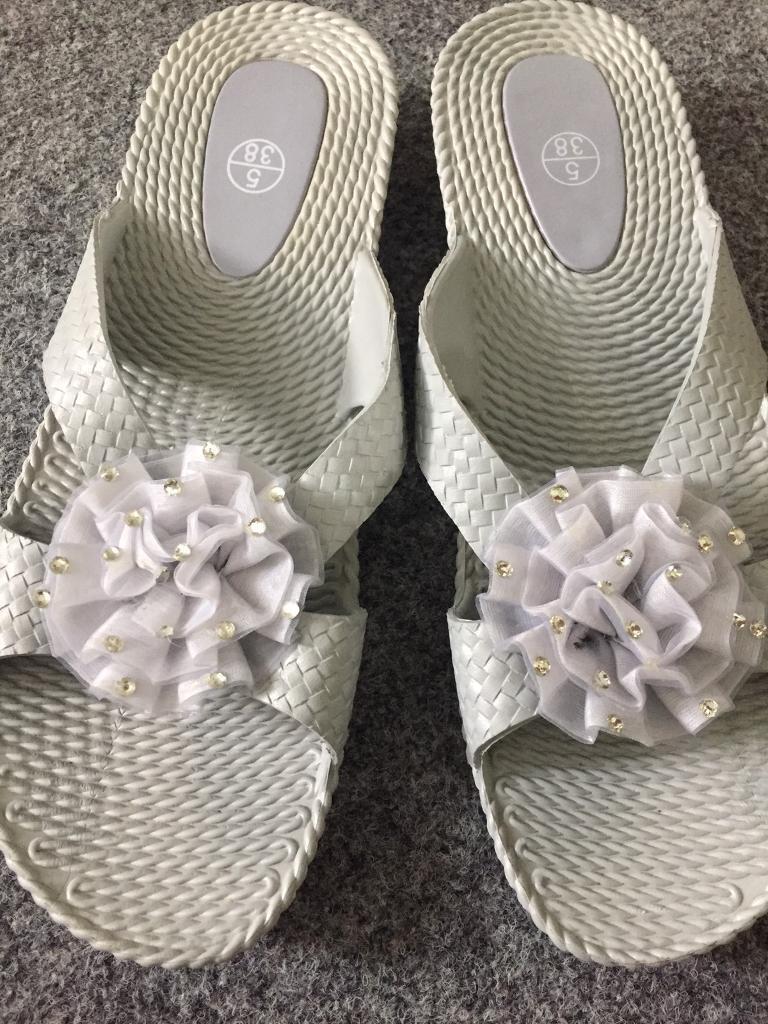 image for Ladies slippers 