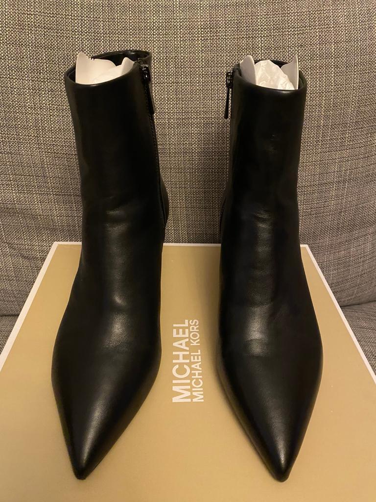 Michael Kors NEW IN PACKAGING Blaine Flex Kitten Heel Boots 38.5 / 5.5