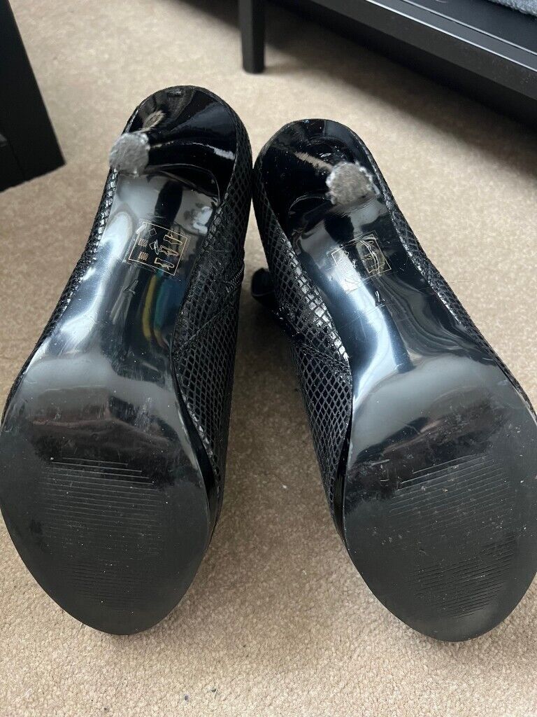 Star by Julien MacDonald ladies boots in excellent condition, size 7 