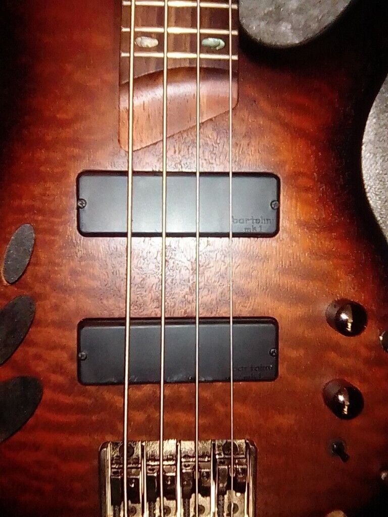 IBANEZ 30TH ANNIVERSARY ACTIVE BASS GUITAR BARTOLINI PICKUPS, HARD