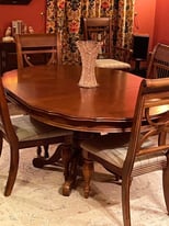 Rosewood Dining Table and 6 upholstered chairs in excellent condition