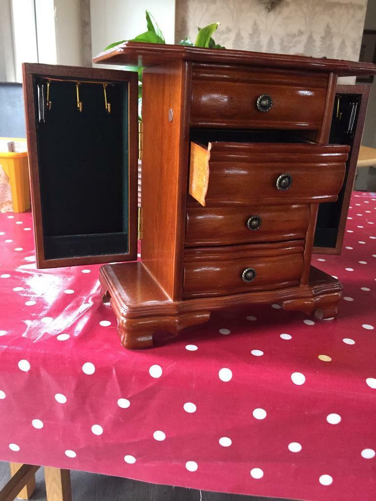 Jewellery box