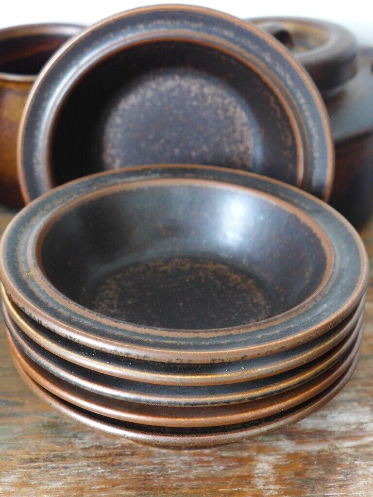 Job lot of 32 pieces of VINTAGE 1960s FINNISH ARABIA WARE. Oven and dishwasher proof.