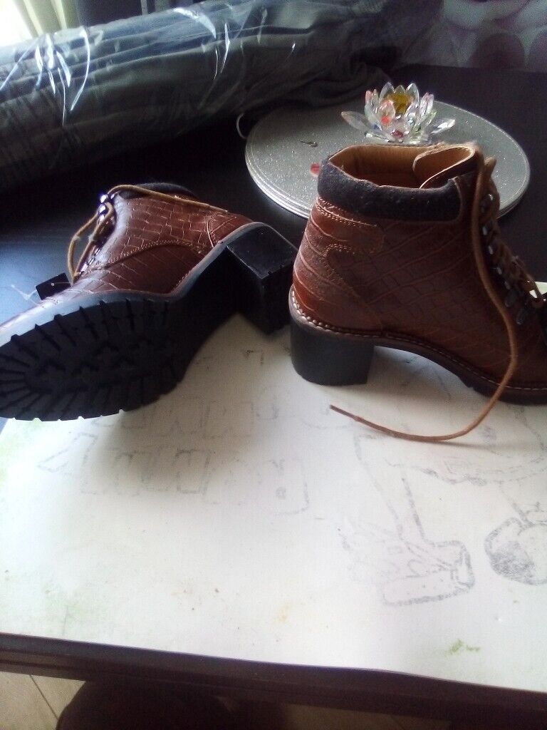 Tan leather boots size 5