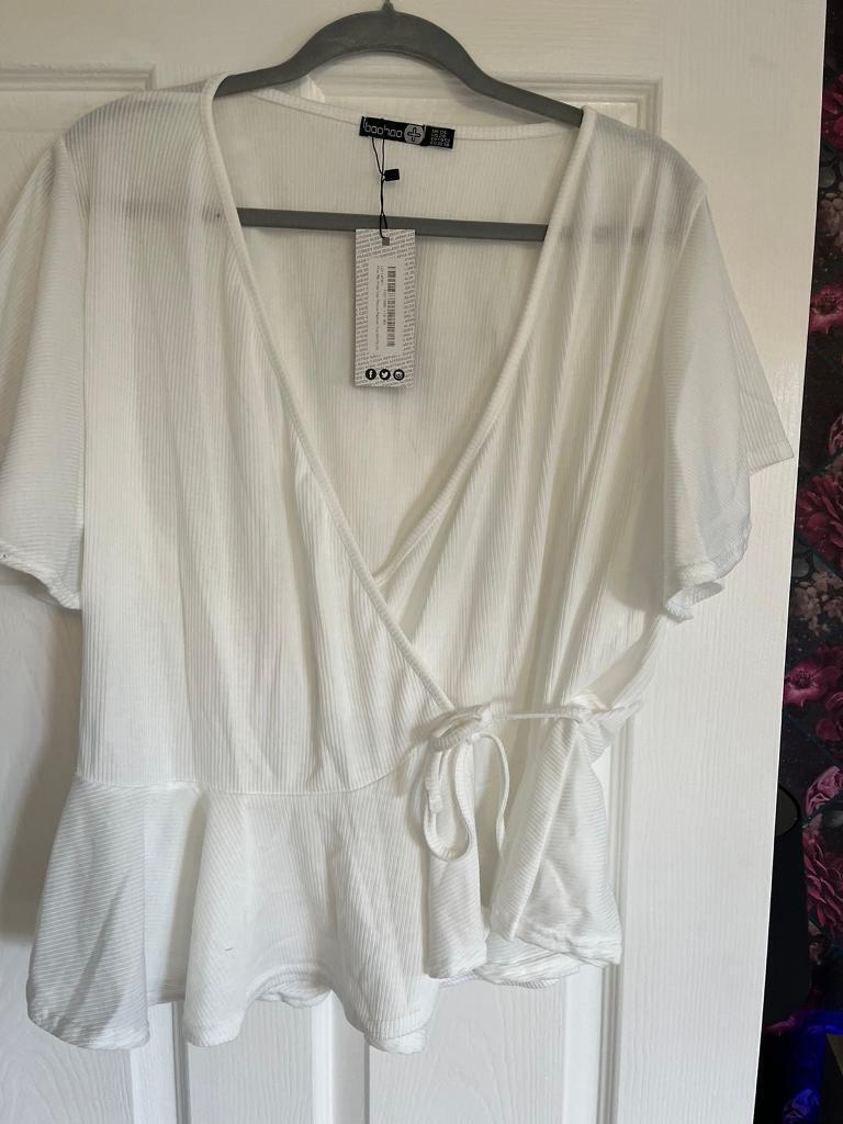 Boohoo White plus rib wrap cap sleeve peplum top UK24 new with tag