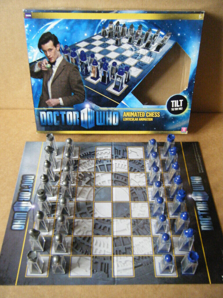 Collectable (DOCTOR WHO, ANIMATED CHESS SET) with lenticular (Hologram) animation. Complete.