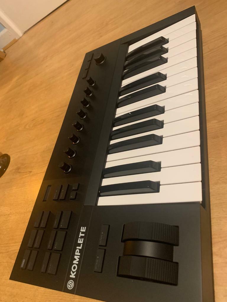 Komplete Kontrol a25
