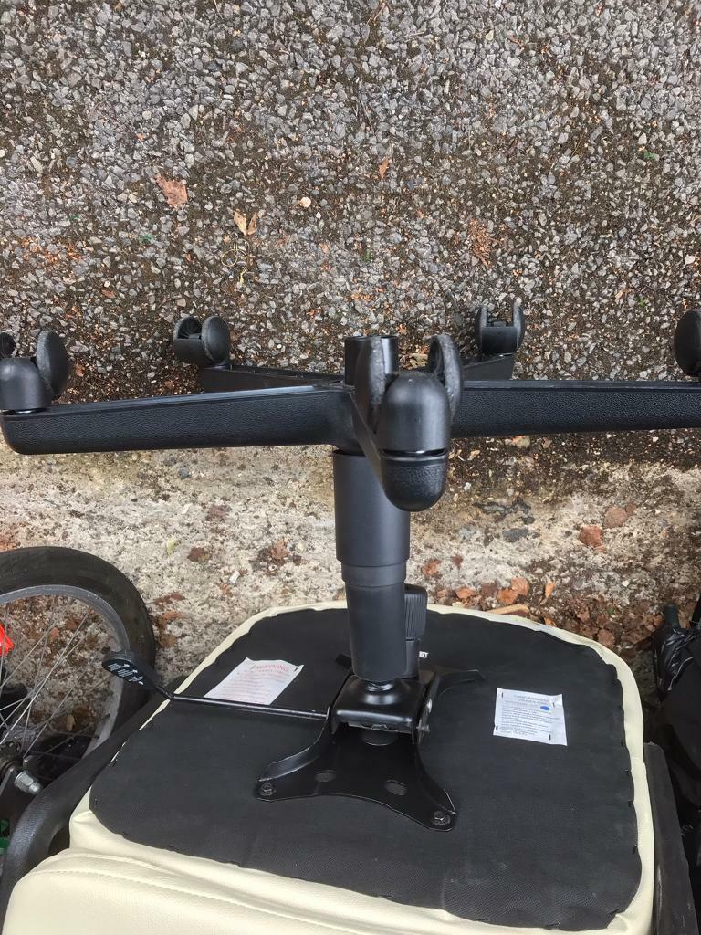 Swivel Chair. Goes up and down 