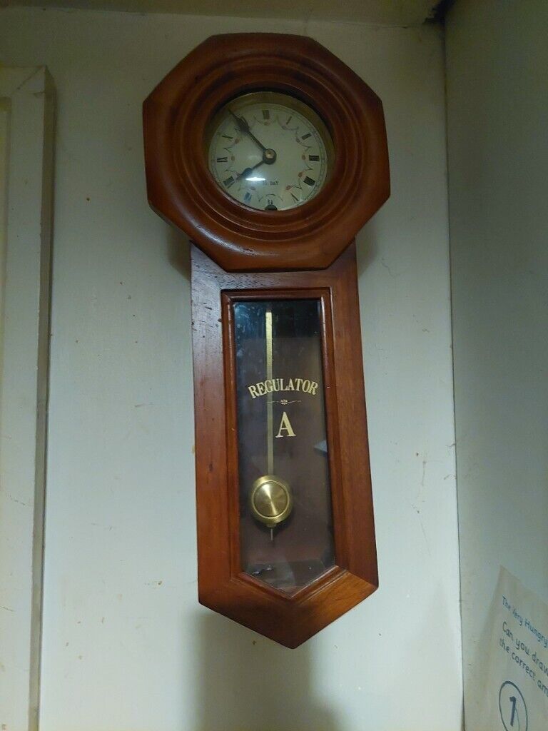 Wall mounted clock
