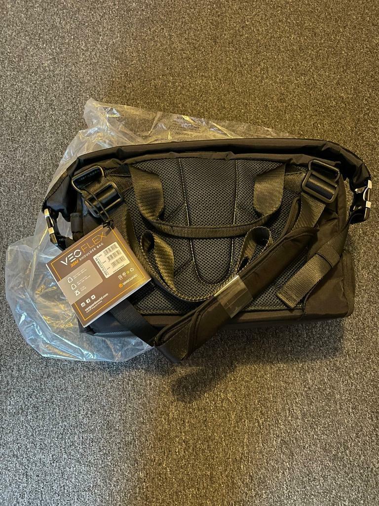 BNWT Vanguard VEO flex 35M camera bag