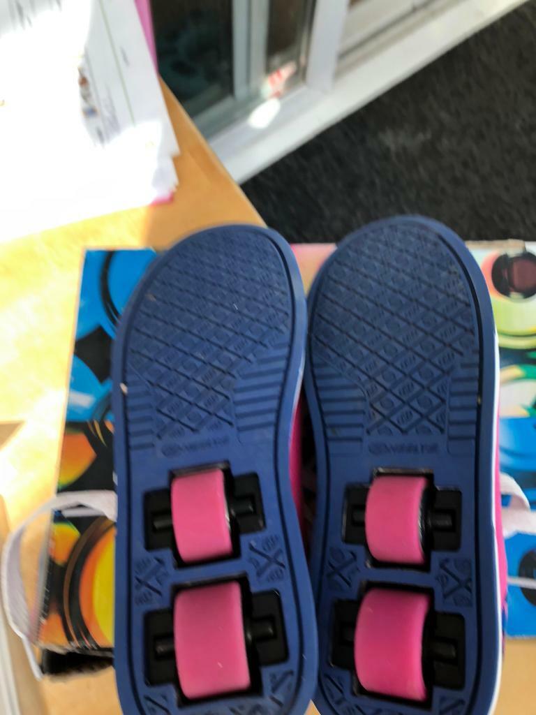 Heelys Fresh X2 in Fuchsia/Navy for a Girl in size UK 13