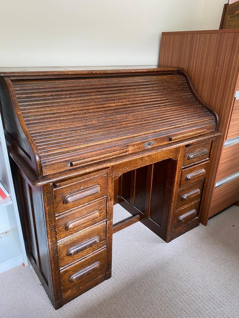Beautiful Roll Top desk - antique