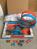Hot Wheels double loop dash set , extra long track, with 4 extra cars
