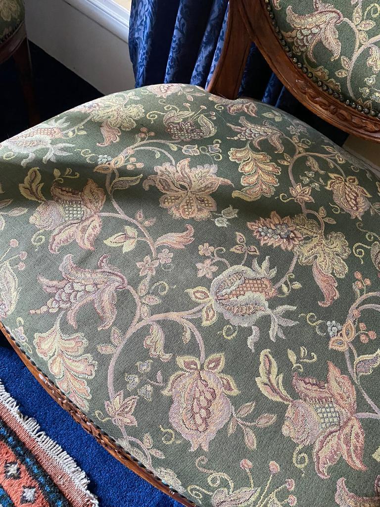 Sofa and two chairs set