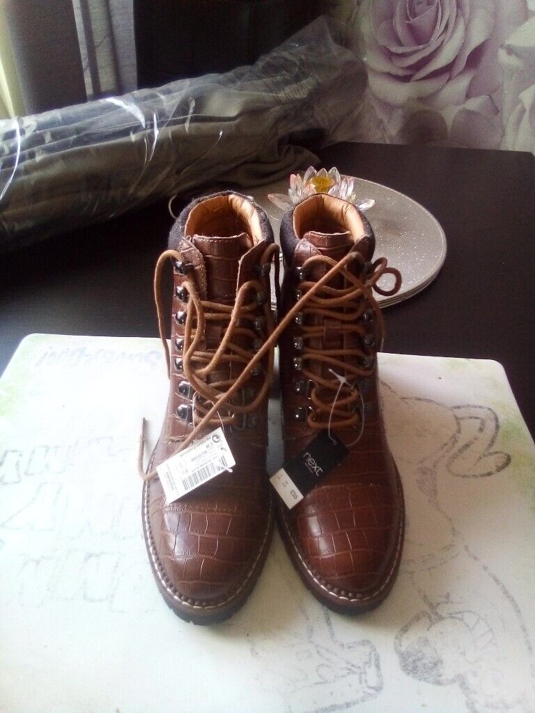 Tan leather boots size 5