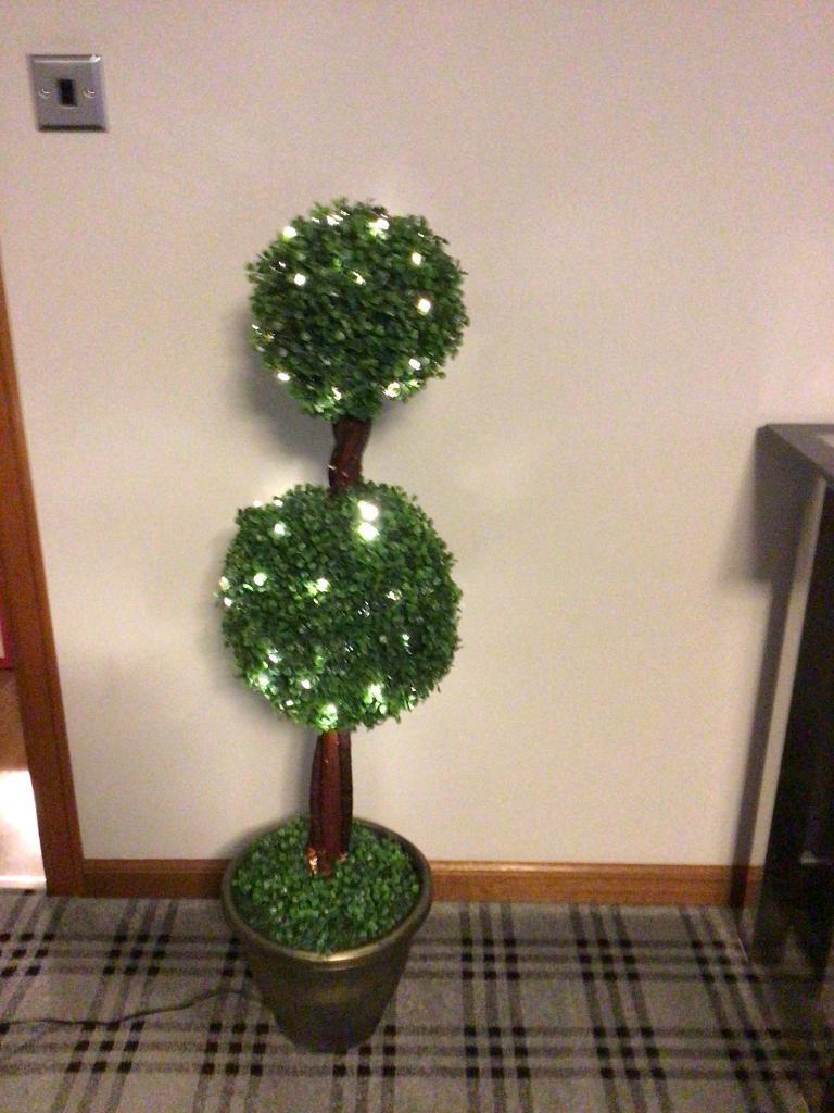 Topiary 2 ball light up tree 