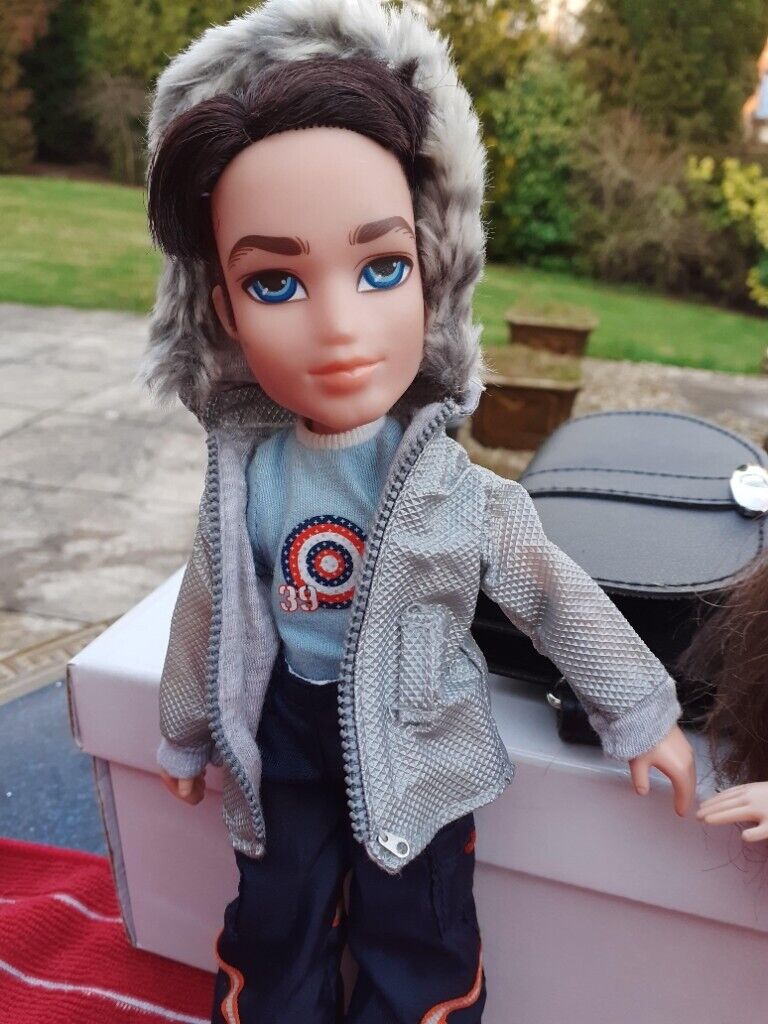 RARE Bratz Wintertime Wonderland Dolls DANA and KOBY from 2003