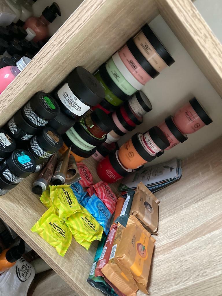 image for Loads of body shop products. 