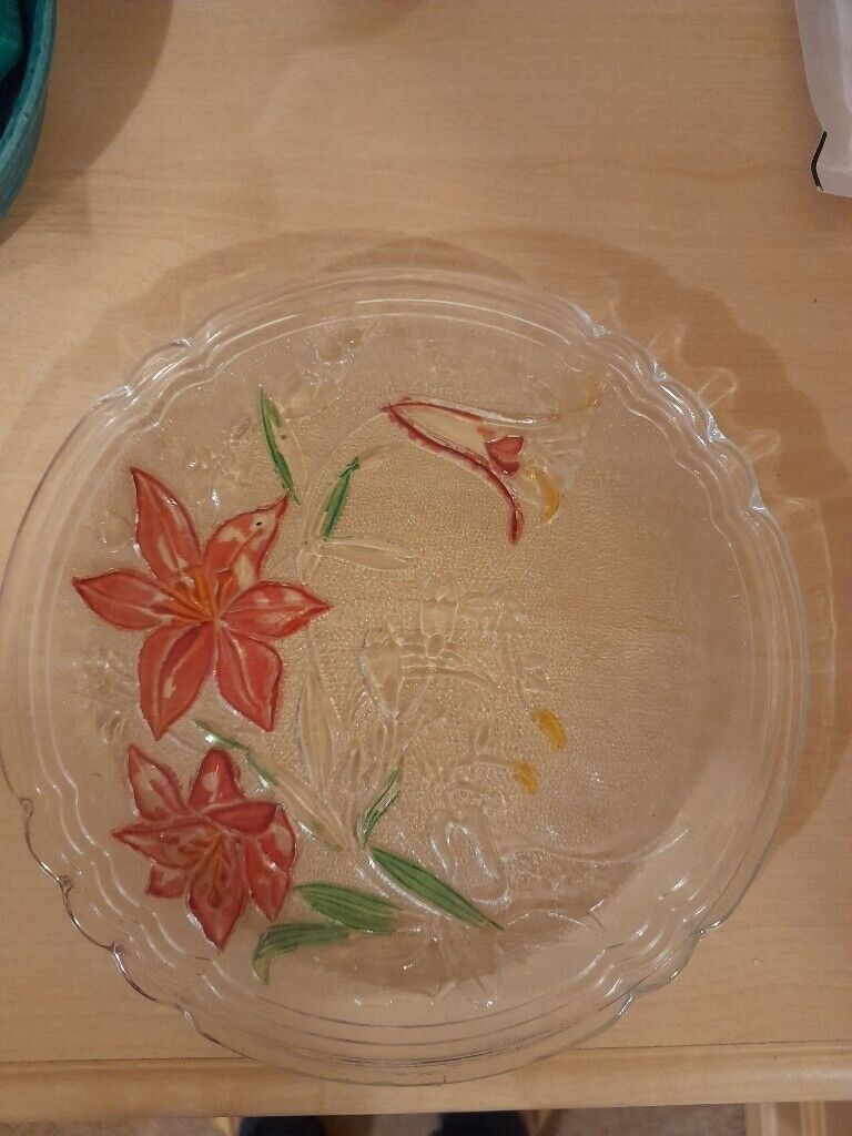 Pretty handcrafted and painted serving glass plate. New.